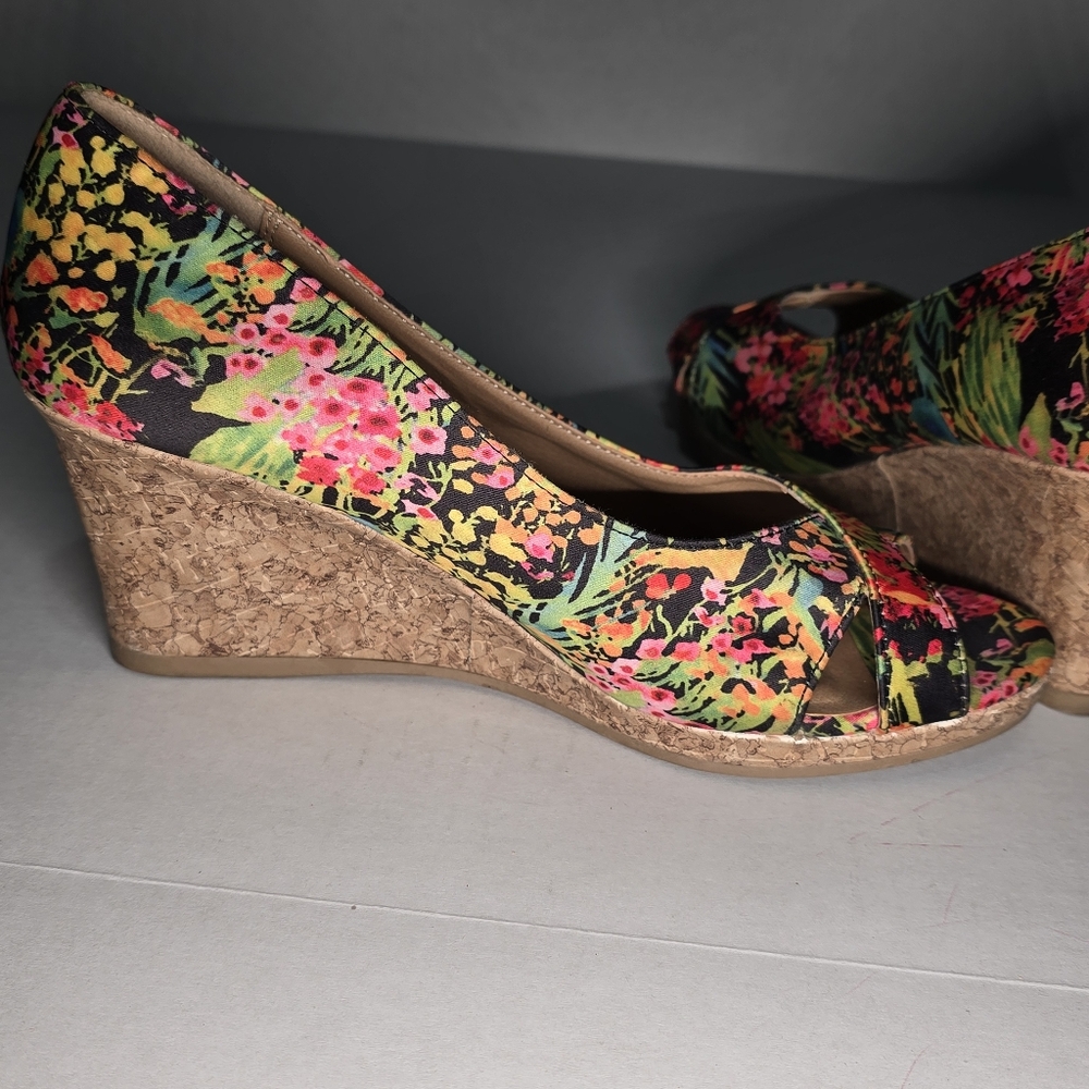 7.5 Dexflex Comfort Floral Wedge Peep-Toe Women's Shoes In Excellent Condition - Picture 8 of 9